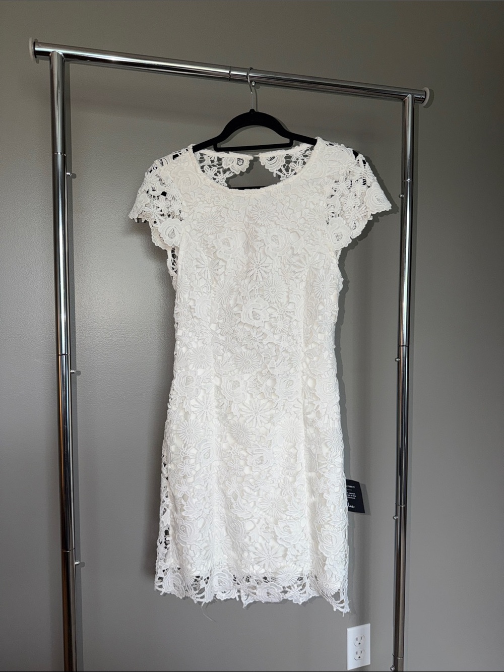 Lulu's White Floral Lace Cap Sleeve Sheath Dress